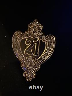 Disney 21 Royal Exclusive Pin Collectible Disneyland RARE Club 33