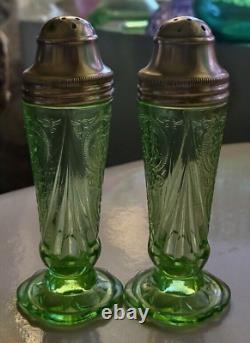 Hazel Atlas ROYAL LACE GREEN SALT & PEPPER SHAKERS EXC. VERY RARE STUNNING