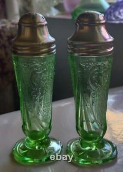 Hazel Atlas ROYAL LACE GREEN SALT & PEPPER SHAKERS EXC. VERY RARE STUNNING