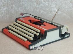 Rare 1970 Elite Italic Font Olympia Traveller de Luxe Typewriter W New Ribbons