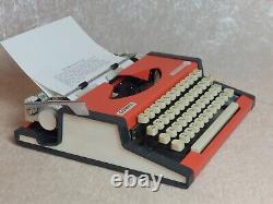 Rare 1970 Elite Italic Font Olympia Traveller de Luxe Typewriter W New Ribbons