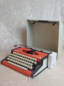 Rare 1970 Elite Italic Font Olympia Traveller de Luxe Typewriter W New Ribbons