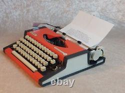 Rare 1970 Elite Italic Font Olympia Traveller de Luxe Typewriter W New Ribbons