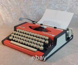 Rare 1970 Elite Italic Font Olympia Traveller de Luxe Typewriter W New Ribbons