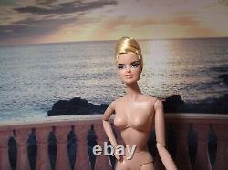 Rare HTF Fashion Royalty Lights Camera Royal Veronique Nude Blond New Body