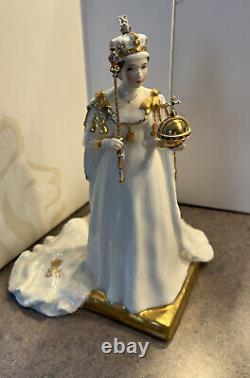 Rare Royal Doulton Figure Her Majesty Queen Elizabeth II HN 4372 Golden Jubilee