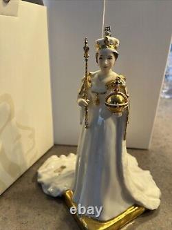 Rare Royal Doulton Figure Her Majesty Queen Elizabeth II HN 4372 Golden Jubilee