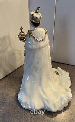 Rare Royal Doulton Figure Her Majesty Queen Elizabeth II HN 4372 Golden Jubilee